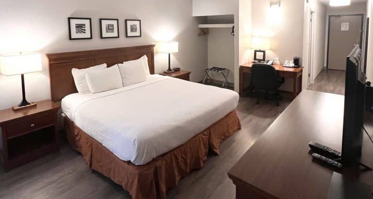 travelodge suites regina room photo