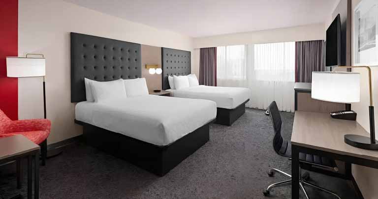 Queen queen room